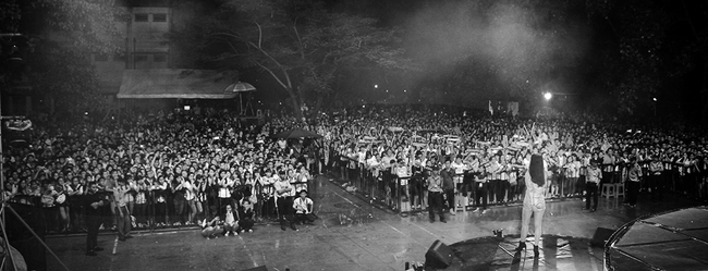 Đông Nhi sung hết cỡ cùng hàng nghìn fan trong đêm mở màn tour liveshow xuyên Việt - Ảnh 4.
