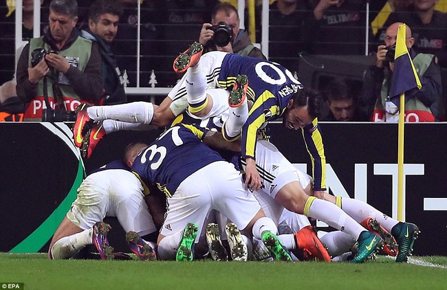 Man Utd đối mặt nguy cơ chia tay C&uacute;p C2 sau trận thua Fenerbahce - Ảnh 12.
