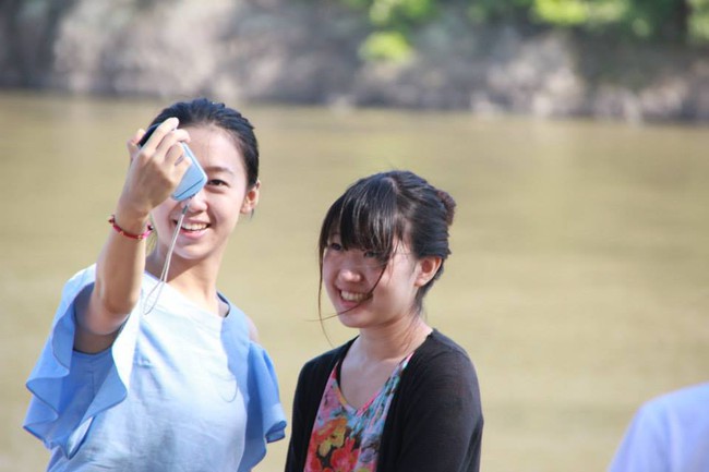 Ai cũng phải xao xuyến khi nh&igrave;n cảnh c&aacute;c nữ sinh trường nữ Ewha chụp ảnh tốt nghiệp - Ảnh 13.
