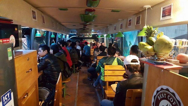 Trải nghiệm thú vị không gian của quán cafe xe buýt ở Hà Nội - Ảnh 16.