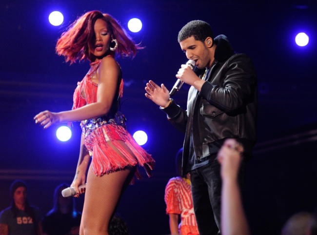 Sau 7 năm chỉ bị xem là bạn, Drake đã tỏ tình với Rihanna trước mặt cả thế giới - Ảnh 4.