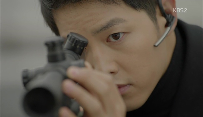 Kh&aacute;n giả h&aacute; hốc mồm v&igrave; khả năng &ldquo;bất tử&rdquo; của Song Joong Ki trong &ldquo;Hậu Duệ Mặt Trời&rdquo; - Ảnh 10.
