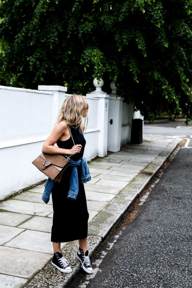 Street style thế giới tuần qua: ch&acirc;u &Aacute; đơn giản xinh xắn, &Acirc;u Mỹ sexy ph&aacute; c&aacute;ch - Ảnh 10.