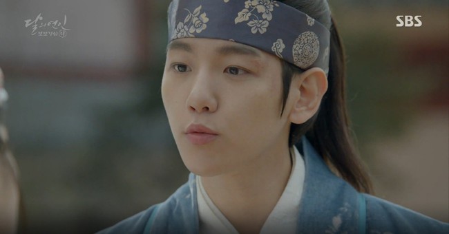 Moon Lovers: Đánh nhau chán chê, hoàng tử Baekhyun lại đột nhiên phải lòng IU - Ảnh 2.