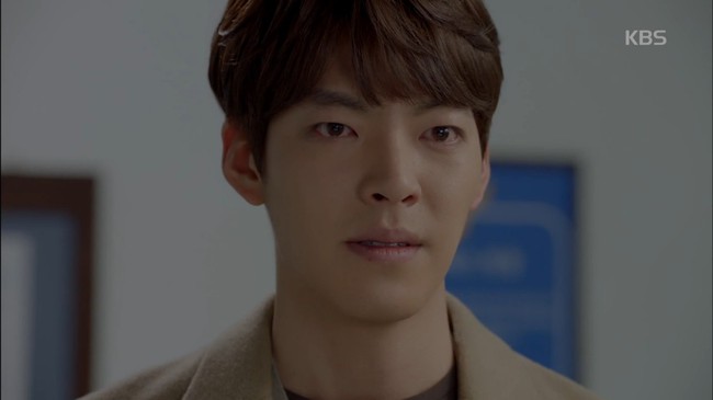 Uncontrollably Fond: Sau Suzy, th&ecirc;m một người nữa gặp tai nạn xe hơi - Ảnh 8.