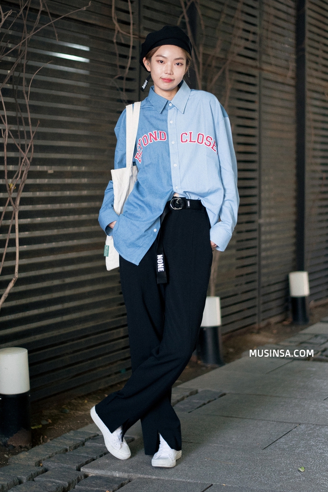 Áo len rậm rịch xuất hiện trong street style đẹp mê li của giới trẻ thế giới - Ảnh 2.