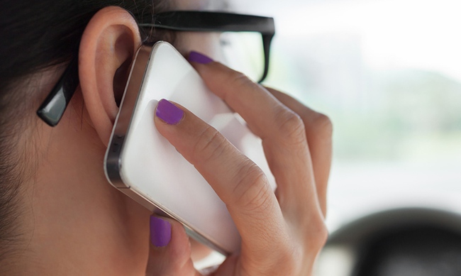 Smartphone l&agrave; một trong những nguy&ecirc;n nh&acirc;n h&agrave;ng đầu huỷ hoại l&agrave;n da của bạn - Ảnh 2.