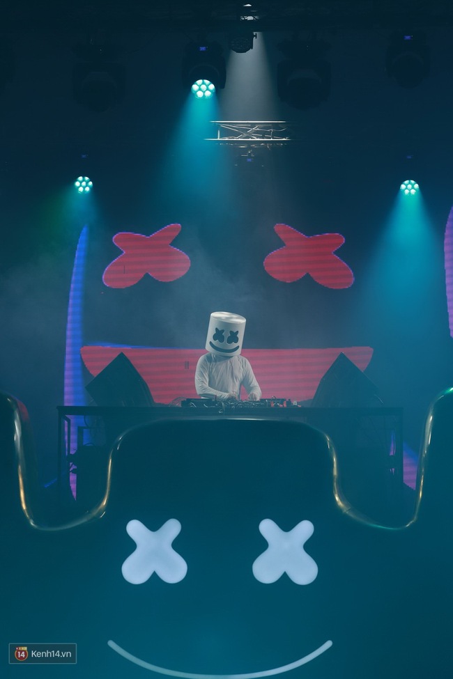 Một cục kẹo đáng yêu chơi EDM trên sân khấu khiến khán giả quẩy hết mình - đó chính là Marshmello! - Ảnh 8.