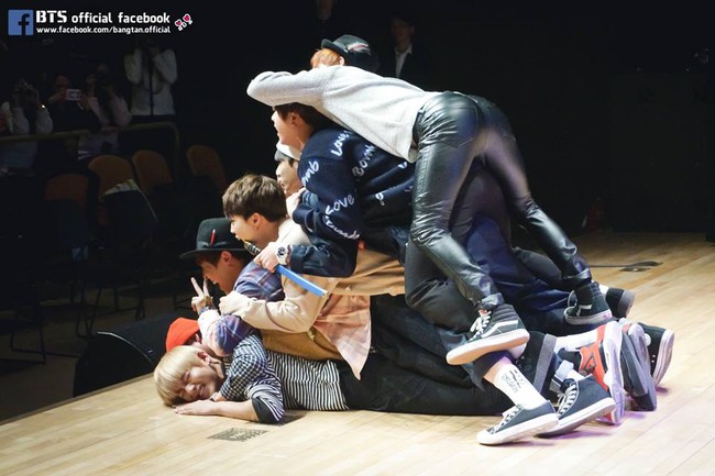 Bangtan Boys (BTS): Bỏ qua chiếc n&ocirc;i d&aacute;t v&agrave;ng, &ocirc;ng lớn đỡ lưng, họ vẫn mạnh mẽ vươn ra thế giới! - Ảnh 15.