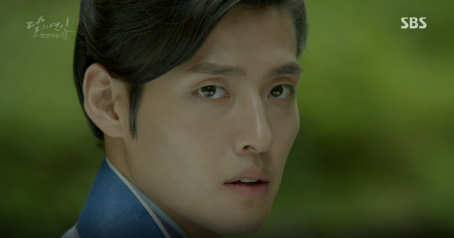 Moon Lovers: Anh Tư Lee Jun Ki xấu số, uống phải tr&agrave; hạ độc từ ch&iacute;nh mẹ m&igrave;nh - Ảnh 11.
