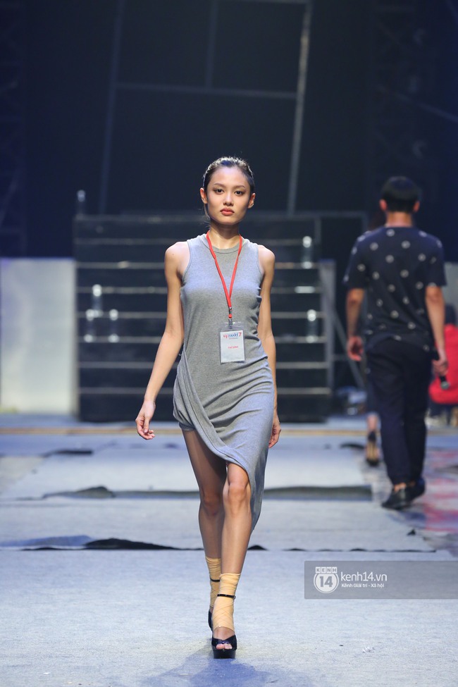 Những hình ảnh đầu tiên về sân khấu và top 18 đang tập Chung kết Next Top Model! - Ảnh 2.