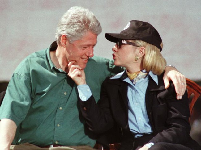 Đã gần nửa thế kỷ trôi qua, chuyện tình của vợ chồng Clinton vẫn khiến cho bao người phải ngưỡng mộ - Ảnh 7.