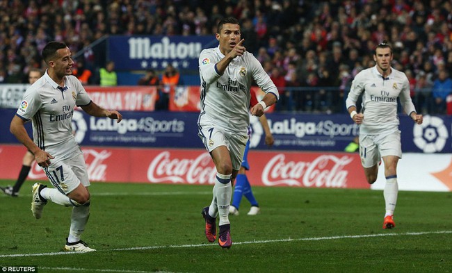 Ronaldo lập hat-trick, Real Madrid đánh sập pháo đài Vicente Calderon - Ảnh 13.
