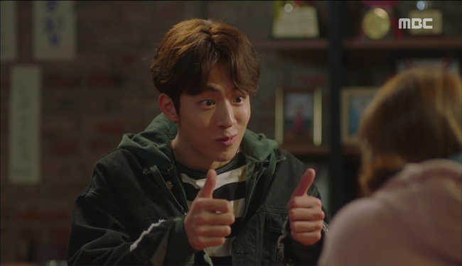 &ldquo;Ti&ecirc;n Nữ Cử Tạ&rdquo;: Ngỡ được Lee Sung Kyung h&ocirc;n, Nam Joo Hyuk đưa mặt hưởng thụ v&agrave; nhận c&aacute;i kết bất ngờ - Ảnh 16.