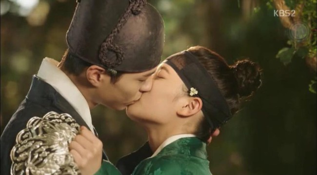Đêm Giáng Sinh, cùng ngắm 10 nụ hôn của màn ảnh Hàn năm 2016 từng khiến bạn rung rinh - Ảnh 17.