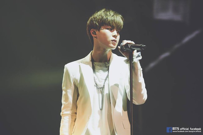 Bangtan Boys (BTS): Bỏ qua chiếc n&ocirc;i d&aacute;t v&agrave;ng, &ocirc;ng lớn đỡ lưng, họ vẫn mạnh mẽ vươn ra thế giới! - Ảnh 12.