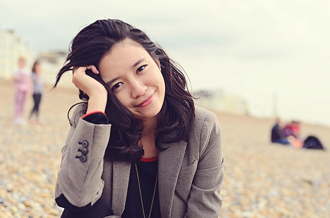 Xinh đẹp v&agrave; n&oacute;i tiếng Anh như gi&oacute; - nữ MC trực tiếp giao lưu với Ho&agrave;ng tử William l&agrave; ai? - Ảnh 15.