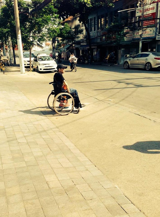 37 tuổi, liệt 2 ch&acirc;n v&agrave; m&ugrave; m&agrave;u bẩm sinh, điều đ&oacute; kh&ocirc;ng thể ngăn th&iacute; sinh n&agrave;y đi thi người mẫu! - Ảnh 11.