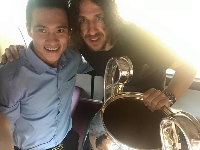 Công Vinh khen danh thủ Carles Puyol thân thiện - Ảnh 1.