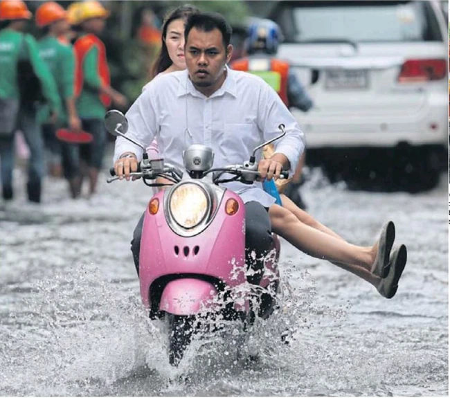 Đừng đi du lịch Bangkok tuần này vì đường quá ngập - Ảnh 9.