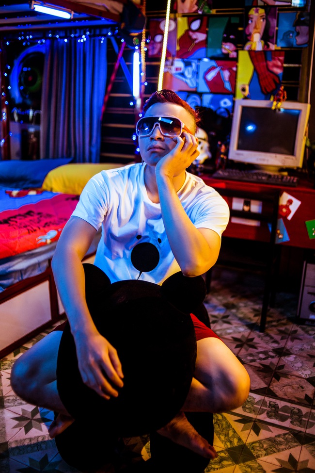 Rapper Karik siêu hài hước trong MV về đời sinh viên - Ảnh 3.