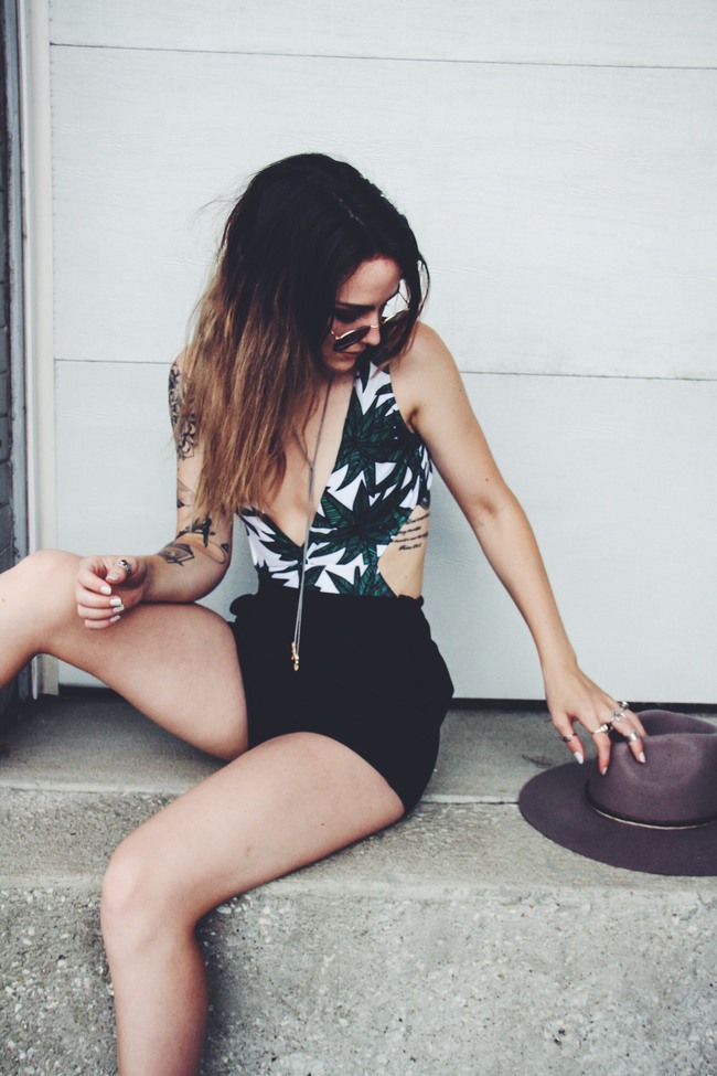 Giới trẻ thế giới đồng loạt lăng x&ecirc; street style c&aacute; t&iacute;nh, ph&oacute;ng kho&aacute;ng chất m&ecirc; - Ảnh 12.