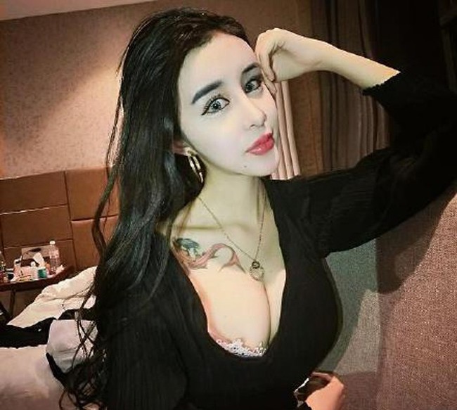 Quá khứ xinh đẹp của cô gái mặt rắn đang khiến mạng xã hội châu Á xôn xao - Ảnh 5.