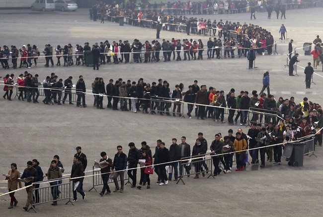 Thêm những hình ảnh cho thấy sự đông đúc đến nghẹt thở tại Trung Quốc - Ảnh 13.