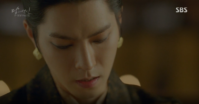 Moon Lovers: &ldquo;Mười&rdquo; Baekhyun su&yacute;t toi mạng dưới tay&hellip; bố vợ - Ảnh 24.