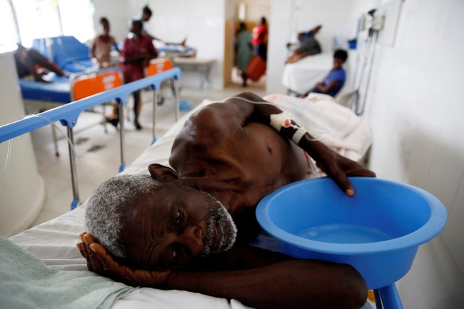Những h&igrave;nh ảnh đau thương ở Haiti sau cơn b&atilde;o mặt quỷ Matthew - Ảnh 13.