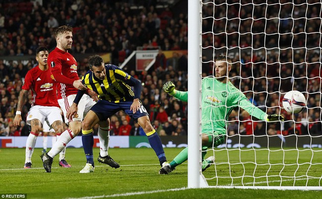 Pogba lập c&uacute; đ&uacute;p, Man Utd c&oacute; chiến thắng đậm ở C&uacute;p C2 - Ảnh 15.