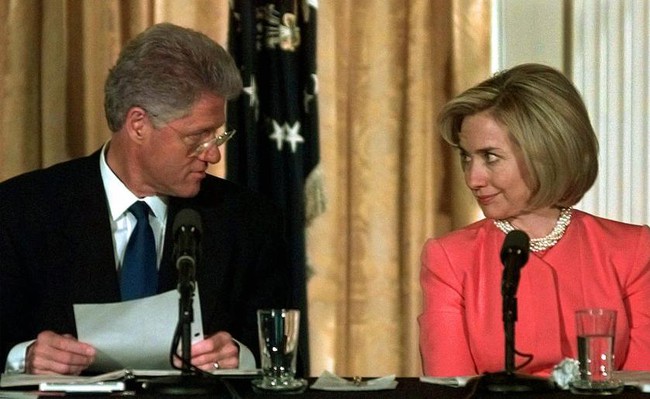 Đã gần nửa thế kỷ trôi qua, chuyện tình của vợ chồng Clinton vẫn khiến cho bao người phải ngưỡng mộ - Ảnh 13.