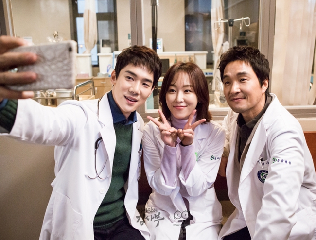 Romantic Doctor, Teacher Kim - Ngành Y lại tỏa sức hấp dẫn trên màn ảnh nhỏ Hàn dịp cuối năm - Ảnh 15.