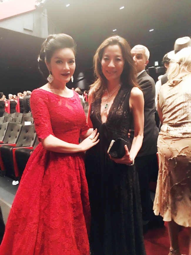 Lý Nhã Kỳ lộng lẫy đi thảm đỏ với siêu mẫu quốc tế, hội ngộ Dương Tử Quỳnh trong sự kiện tại Cannes - Ảnh 20.