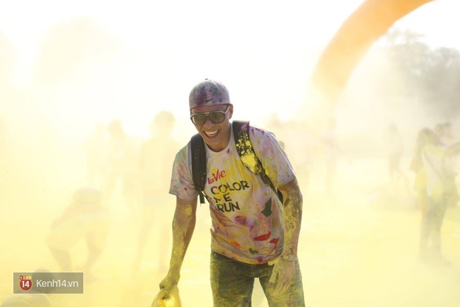 Giới trẻ Hà Nội đã có một buổi chiều quẩy rất nhiệt tại Color me run! - Ảnh 17.