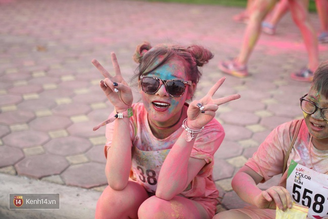 Giới trẻ Hà Nội đã có một buổi chiều quẩy rất nhiệt tại Color me run! - Ảnh 22.