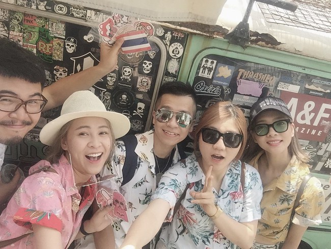 Xu hướng mới của bạn trẻ Việt Nam: Đi du lịch nhóm, mặc đồ cùng tông rồi diễn như tạp chí! - Ảnh 15.