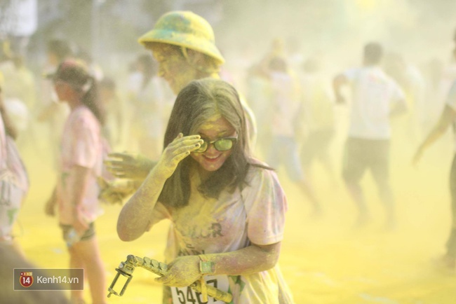 Giới trẻ Hà Nội đã có một buổi chiều quẩy rất nhiệt tại Color me run! - Ảnh 23.