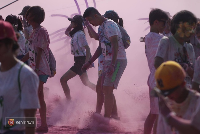 Giới trẻ Hà Nội đã có một buổi chiều quẩy rất nhiệt tại Color me run! - Ảnh 11.