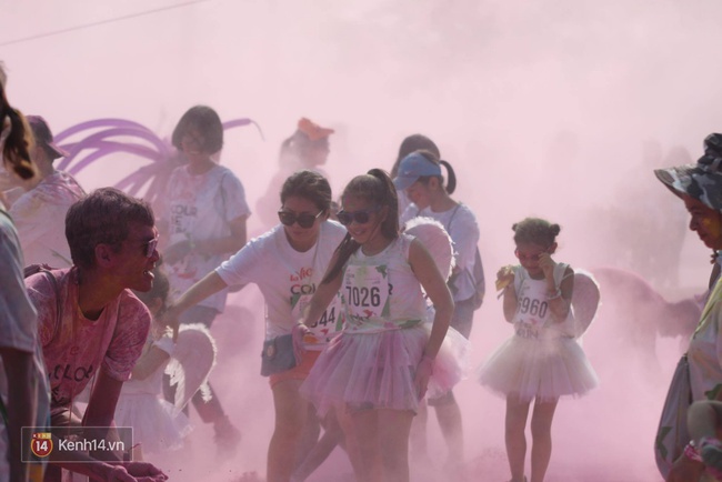 Giới trẻ Hà Nội đã có một buổi chiều quẩy rất nhiệt tại Color me run! - Ảnh 12.