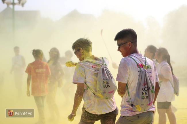 Giới trẻ Hà Nội đã có một buổi chiều quẩy rất nhiệt tại Color me run! - Ảnh 13.