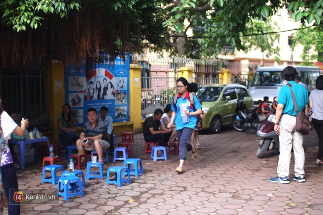 Sáng nay, hơn 75.000 thí sinh ở Hà Nội bước vào kỳ thi tuyển sinh lớp 10 - Ảnh 7.