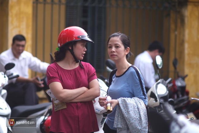 Sáng nay, hơn 75.000 thí sinh ở Hà Nội bước vào kỳ thi tuyển sinh lớp 10 - Ảnh 11.