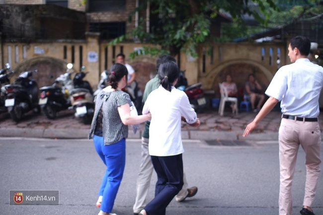 Sáng nay, hơn 75.000 thí sinh ở Hà Nội bước vào kỳ thi tuyển sinh lớp 10 - Ảnh 4.