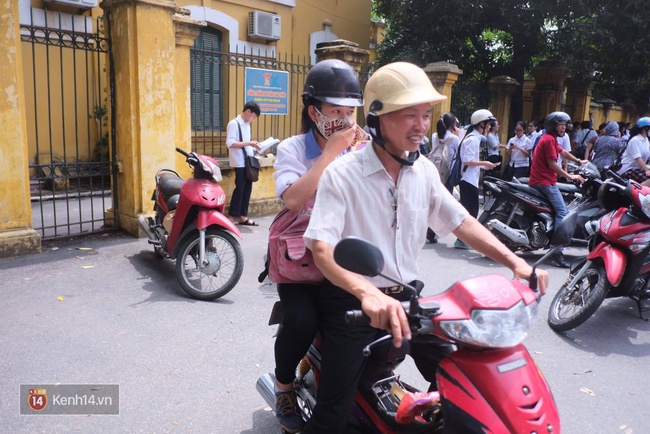 Sáng nay, hơn 75.000 thí sinh ở Hà Nội bước vào kỳ thi tuyển sinh lớp 10 - Ảnh 23.