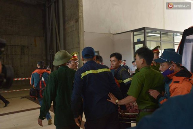 Thi thể du kh&aacute;ch người Anh được chuyển về Sa Pa trong sự ng&oacute;ng chờ m&ograve;n mỏi của người th&acirc;n - Ảnh 12.