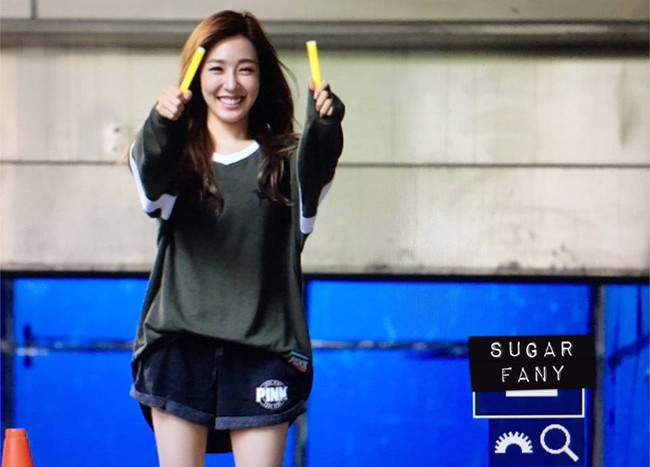 G&aacute;c lại l&ugrave;m x&ugrave;m, Taeyeon - Yoona (SNSD) vui vẻ tới ủng hộ Tiffany - Ảnh 3.