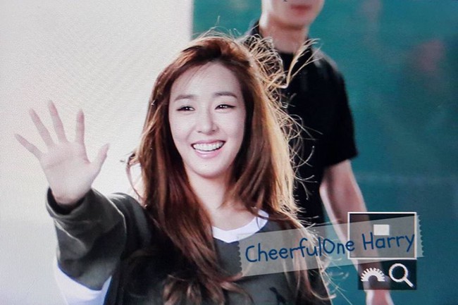 G&aacute;c lại l&ugrave;m x&ugrave;m, Taeyeon - Yoona (SNSD) vui vẻ tới ủng hộ Tiffany - Ảnh 2.