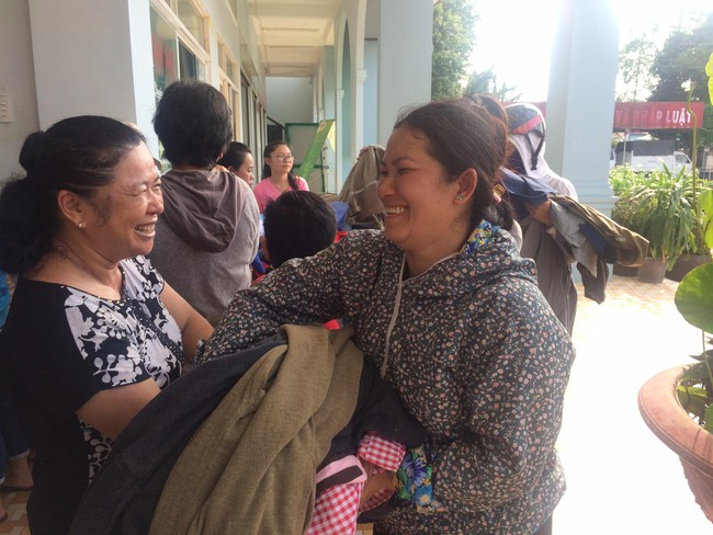 Người ngh&egrave;o cứ phải mặc quần &aacute;o cũ m&atilde;i sao? - V&agrave; gian h&agrave;ng 5.000 đồng ra đời ở S&agrave;i G&ograve;n như thế - Ảnh 7.