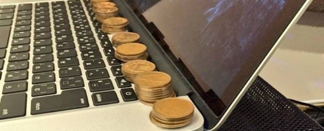 Một người Nhật tìm ra cách chống nóng cho máy tính bằng các đồng xu - Ảnh 1.